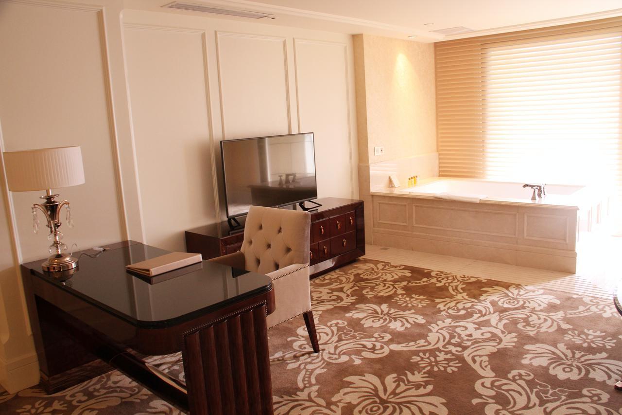 Lake Piedmont International Hotel Kuangcsou Kültér fotó